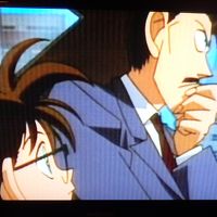 客室内のテレビではなぜか日本のアニメを放送中。