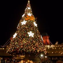 アメリカンウォーターフロントの夜景　クリスマスツリー