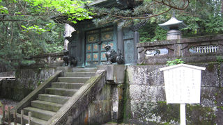 御廟への入り口。