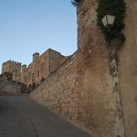 城塞に囲まれた古城ホテル入口