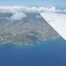 続いてダイヤモンドヘッド上空を通過