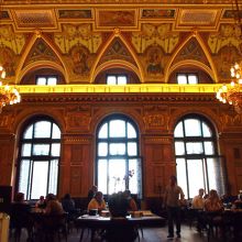 天井も高く、落ち着いた雰囲気