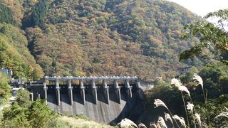 庄川に建設された重力式コンクリートダム