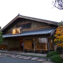 こちらは販売店舗の方です