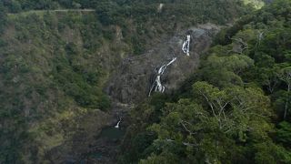 壮大な滝風景 『Barron Falls』