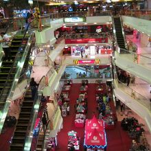 スーパーはお土産探しにも便利。