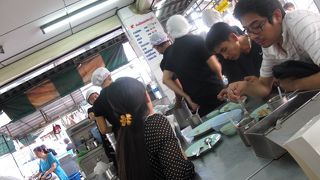 目印はピンクのシャツだったはずなのに・・・