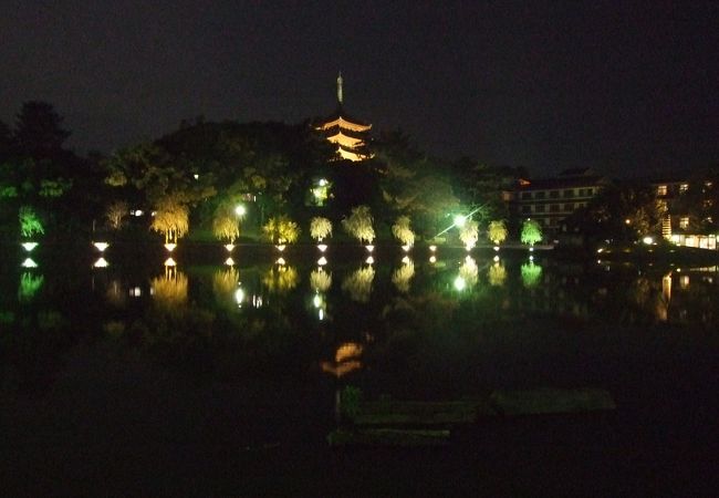 猿沢の池　ロケットが飛び立ちそう。