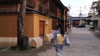 こじんまりとした静かな茶屋街