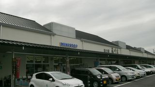 24時間営業のコンビニエンスストアも併設