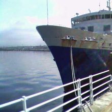 広場のそばにある摩周丸を間近で見ることができます。