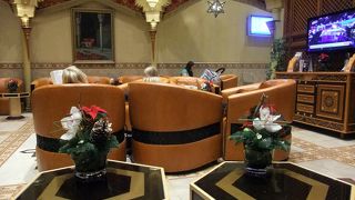 ラウンジもアラビア風