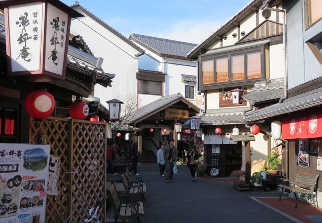 湯の坪横丁全景