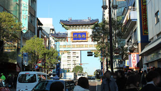 中華街の山下公園側の門