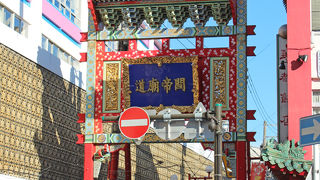 関帝廟通りの門