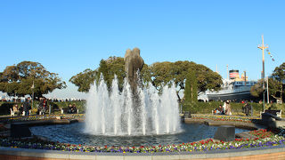 港に面した広い公園