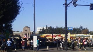 外苑の銀杏並木の突き当たりにあるのが「聖徳記念絵画館」～外苑～