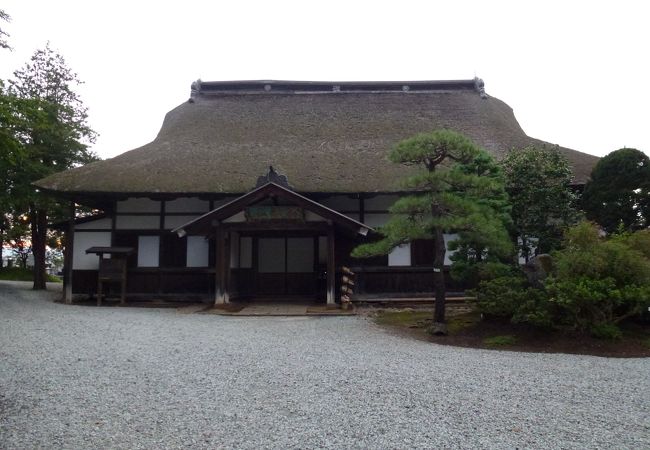 革秀寺 --- 弘前市にある「津軽家」の菩提寺です。豪華な建物「津軽為信霊屋」も。