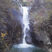 昇仙峡でも有名な滝が「仙娥滝 （せんがたき）」～甲府・昇仙峡～