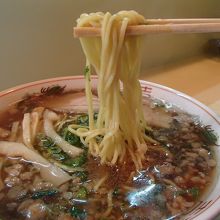 麺は中細麺