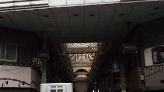 淋しさ漂うアーケード商店街
