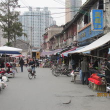 布地を扱う店が増えて来ました。