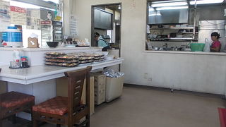 空港のすぐ傍とは思えない程のローカルな味わいがありました