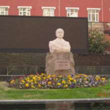 紅房子婦産科医院。創始者像。