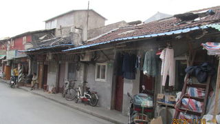 上海の下町・夢花街は木造の古い住宅が建ち並んだ本当の下町と言う所です。