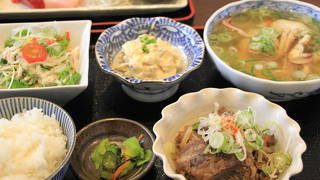 無料足湯で一休みできますよぉ