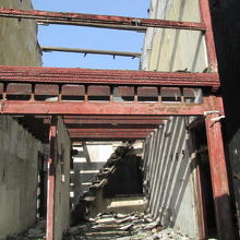 屋根が無くなりました。