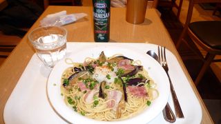 ショッピングの後はお茶にランチに