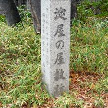 土佐堀川沿いにあります