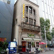 小さなビルです