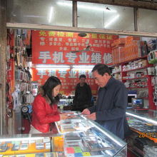 おじさんも携帯を買い替えるのでしょうか。