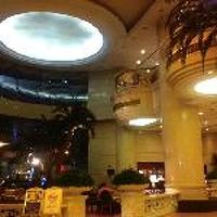 なんか陰気なロビー