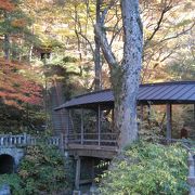 屋根付きの橋