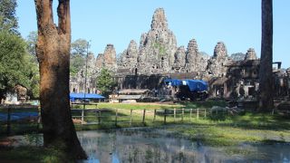 クメール王朝最大の建築物