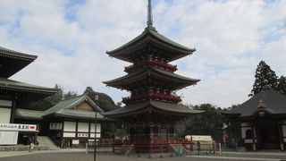 色彩豊かでありながら、気品のある塔です