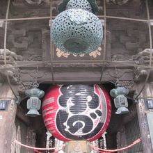 中央には”魚がし”と書かれた大提灯