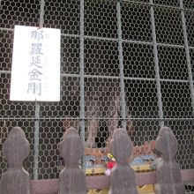 右手には那羅延金剛像