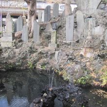 「仁王門」裏手には「仁王池」があります