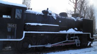 車体に雪が積もっていた