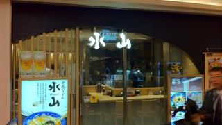 うどんをちゃんと座って食べたいときにどうぞ