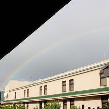 リフエは雨が多く、空港から虹が見えることも