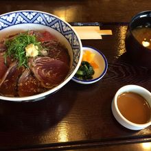 たたき丼(味噌汁付き）