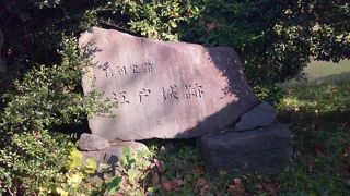 桜田門近くに石碑が．