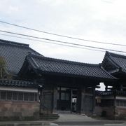 寺町５丁目交差点近くにあるお寺