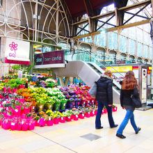 構内のお花屋さん
