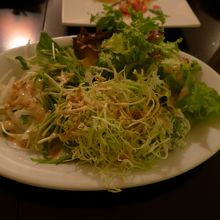 新鮮地元野菜のサラダ